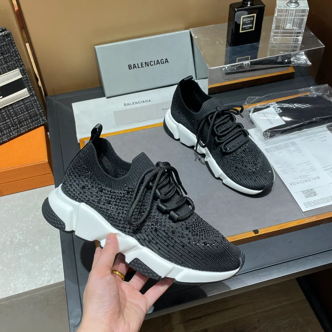 👟👟Ex-factory price 400👟👟 Balenciaga Balenciaga 🌝🌝glitter single shoes world premiere 🌈INS Weibo magazine sold out 💥💥counter limited edition ⚠️ Czech crystal hot diamond ⚠️specially customized fabric with summer cooling and heating effect ⚠️TPU ten PU vacuum combination bottom (not a plastic bottom formed by market currency) ,) The inner craftsmanship and material are the same as the original! ! Size 35 to 45M standard size (34, 46 can be customized) original high-end top complete package (with original Balenciaga socks included)
